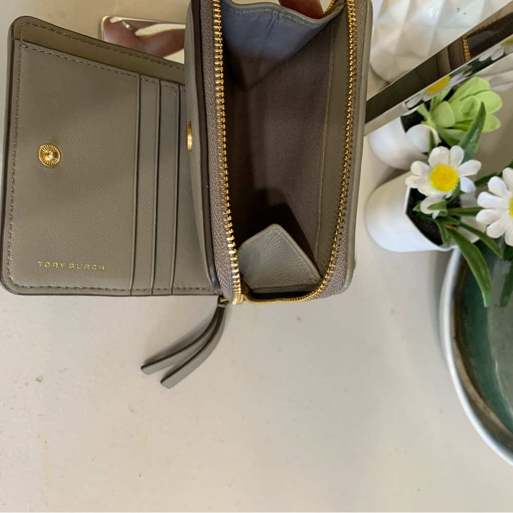 Tory Burch Quilted Leather Mini Wallet in Light Taupe with Gold Logo - Picture 12 of 13